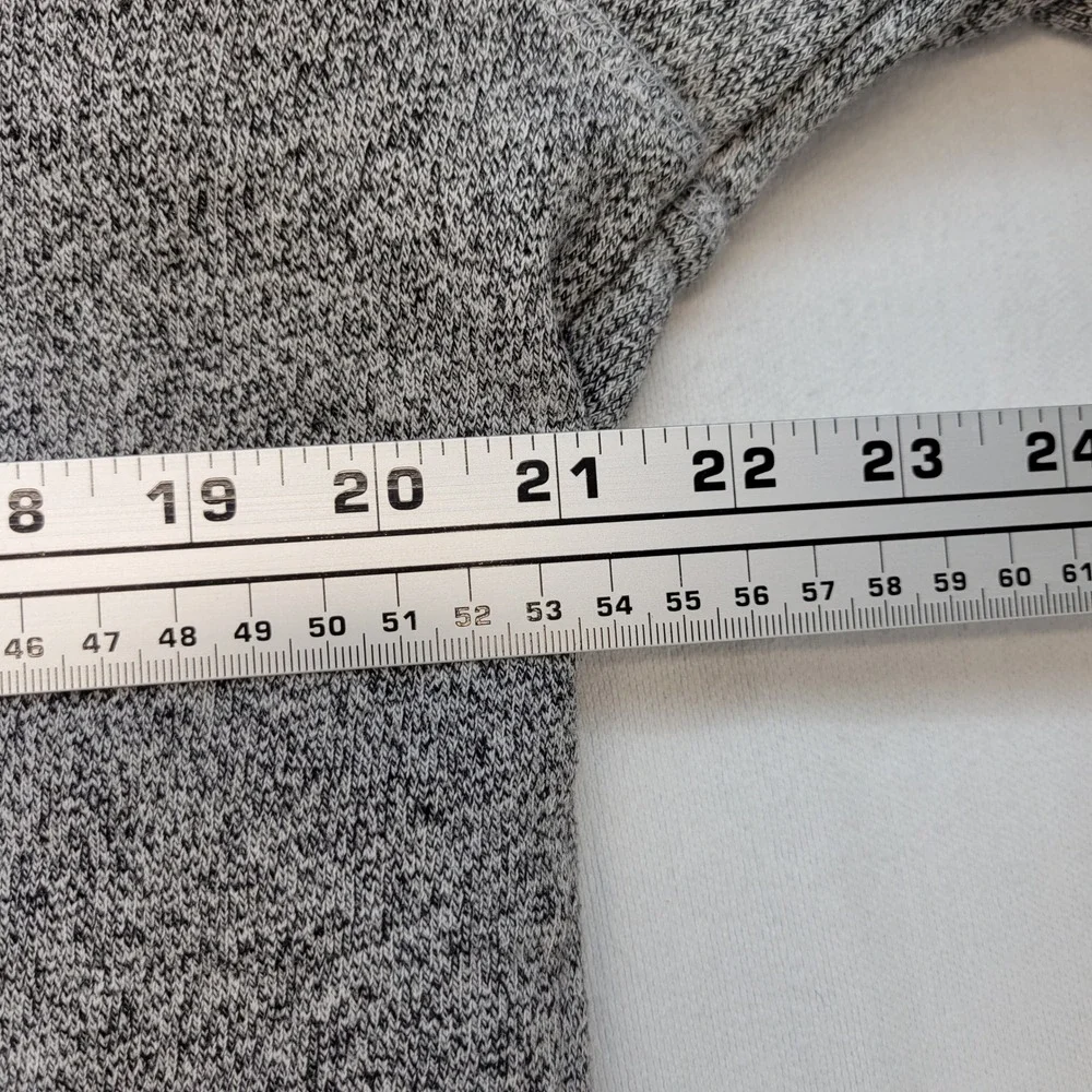 Roots Men's Light Gray Quarter-Zip Pullover Sweater